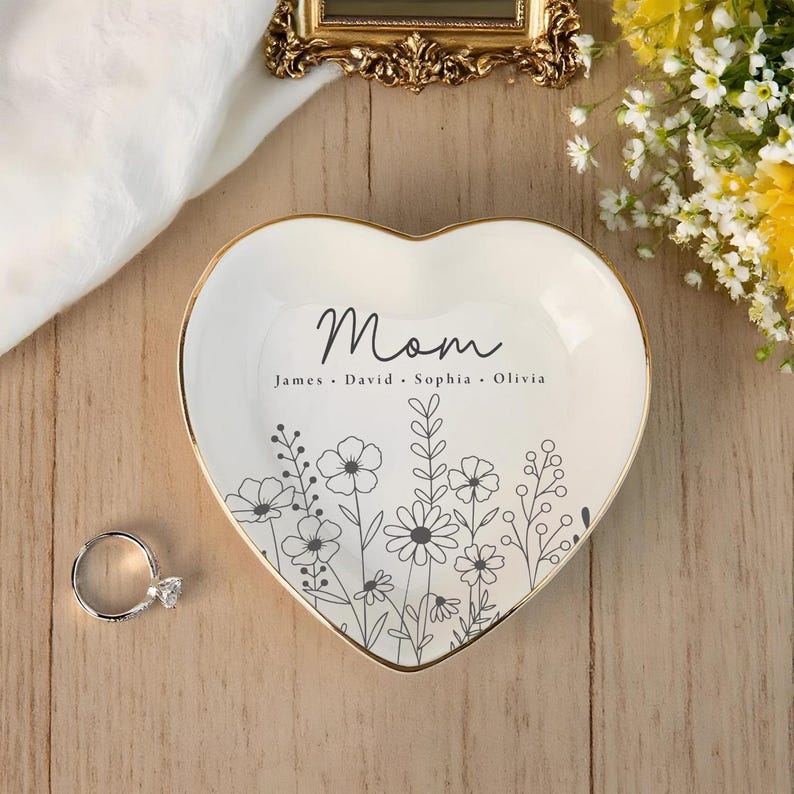 Custom Ring Dish for Mom Grandma with Kids Name, Grandma Trinket Dish, Wildflower Jewelry Tray, Birthday Mothers Day Gift for Mom or Grandma
