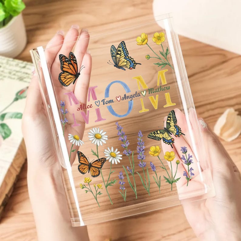 Custom Family Book Vase | Gift for Mom Grandma | Mom with Kids Names Hand Book Vase | Gift For Mother day
