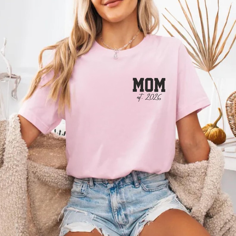 Matching Family Shirts Dad Est 2026 Mom Est 2026 Mini Bodysuit, Pregnancy Announcement Outfit, New Parents Gift Set