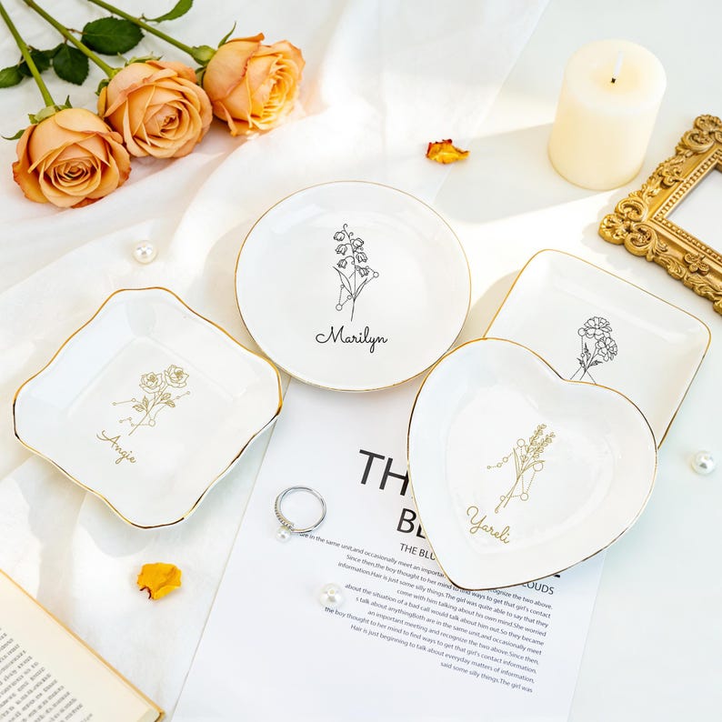 Personalized Zodiac Sign Jewelry Dish with Birth Flower, Birthday Gift for Friend, Floral Ring Dish with Constellation, Bridesmaid Wedding