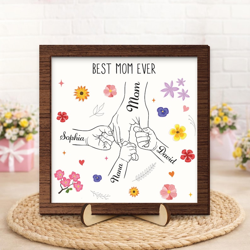 Personalized Family Name Sign,Mom Gift with Kids Name,Mum Mom Mommy Nana Mothers Day Gift,Holding Kids Hands Sign,Birthday Dad Parents Gift