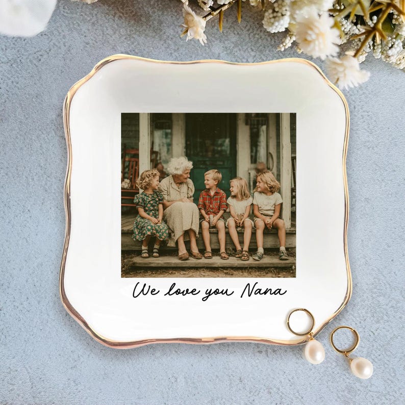 Custom Grandma Gift, Mom Ring Dish, Personalized Photo Trinket Dish, Birthday Gift For Mom, Gift For Grandma, Mom Gift Jewelry Tray