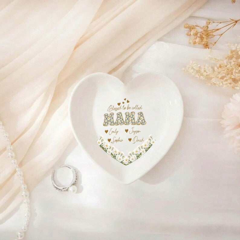 Personalized Mama Plate, Heart-Shaped Jewelry Dish with Family Names, Custom Gift for Mom, Mother's Day Plate, Family Gift