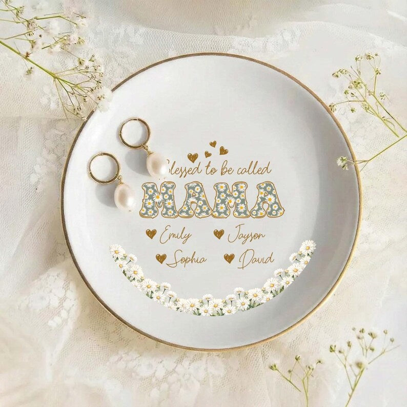 Personalized Mama Plate, Heart-Shaped Jewelry Dish with Family Names, Custom Gift for Mom, Mother's Day Plate, Family Gift