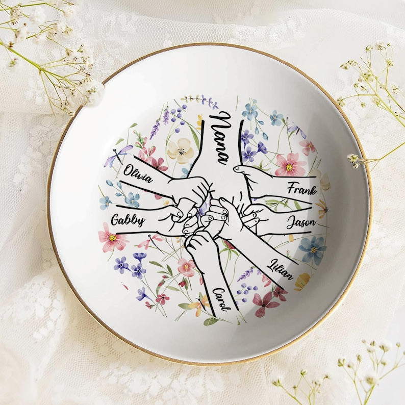 Personalized Flower Hand In Hand Ring Dish, Mother's Day Gift, Family Ring Holder, Birth Month Flower Dish, Mom Birthday Gift, Grandma Gift