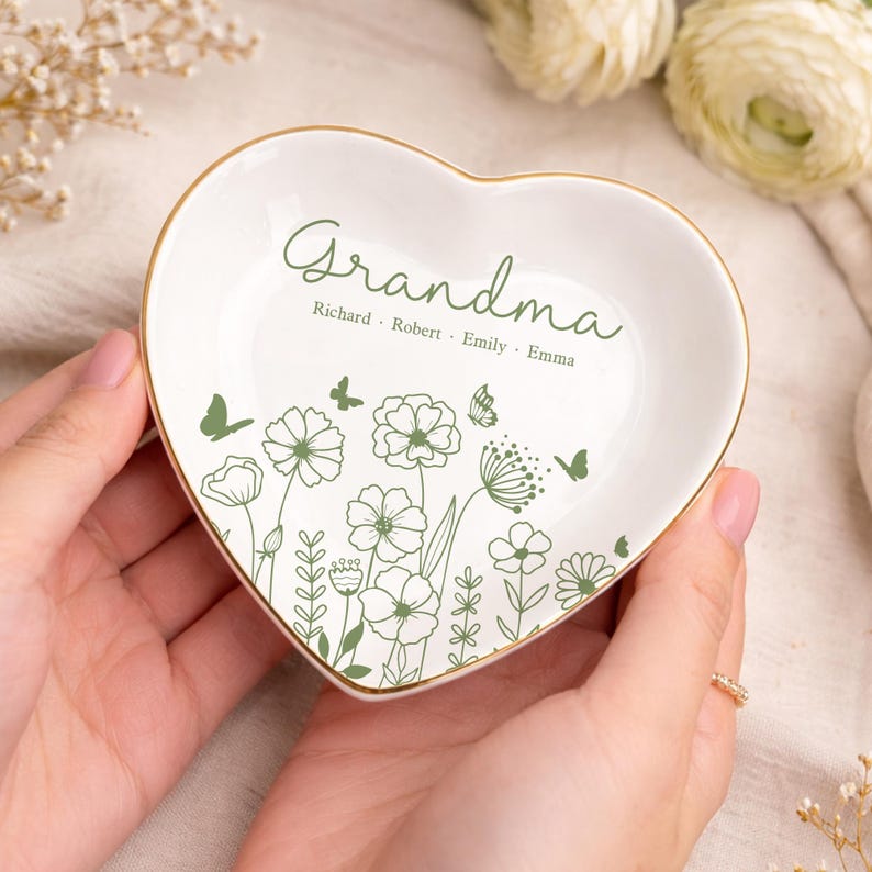 Personalized Grandma Flower Jewelry Dish, Custom Mom Name Trinket Tray, Mother Day Ceramic Gift