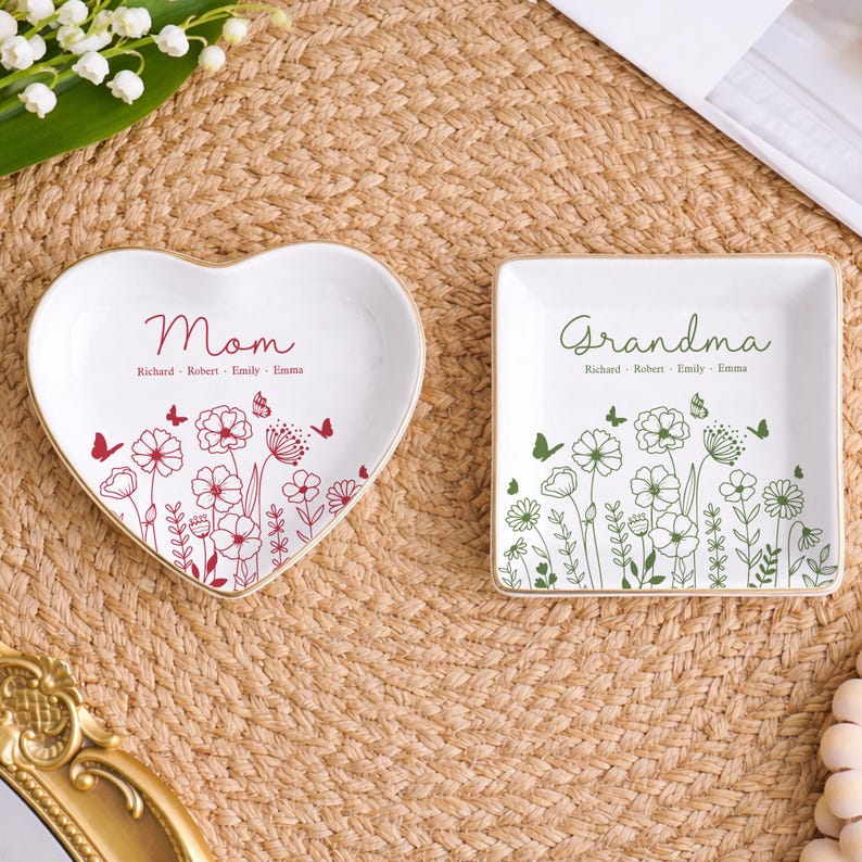 Personalized Grandma Flower Jewelry Dish, Custom Mom Name Trinket Tray, Mother Day Ceramic Gift