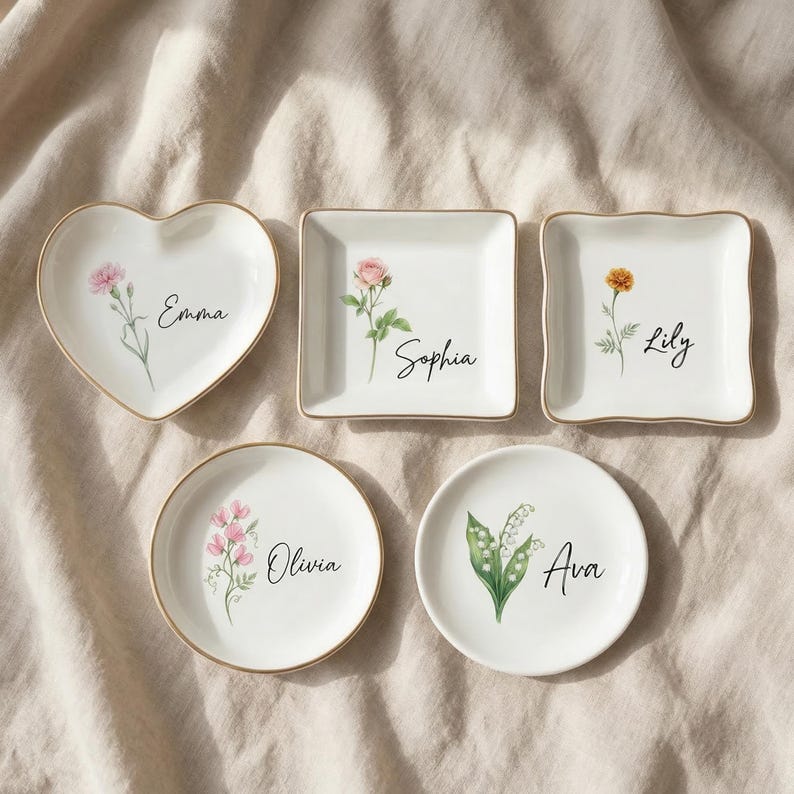 Mother's Day Gift, Personalized Ceramic Trinket Dish, Birth Flower Jewelry Tray for Mom, Custom Name Gift, Gold Rim Tray, Birthday Present