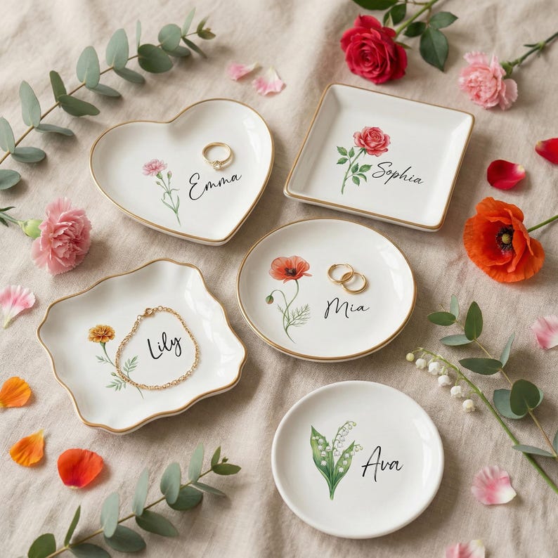 Mother's Day Gift, Personalized Ceramic Trinket Dish, Birth Flower Jewelry Tray for Mom, Custom Name Gift, Gold Rim Tray, Birthday Present