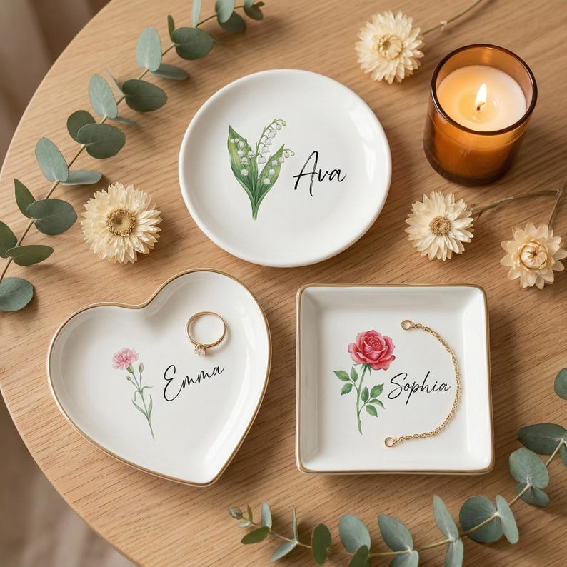 Mother's Day Gift, Personalized Ceramic Trinket Dish, Birth Flower Jewelry Tray for Mom, Custom Name Gift, Gold Rim Tray, Birthday Present
