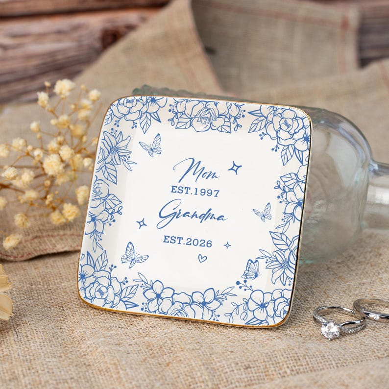 Custom Grandma to Be Ring Dish, First Time Grandma Jewelry Dish, Mothers Day Gift for Grandma, New Grandma Gifts,Grandma To Be Gifts