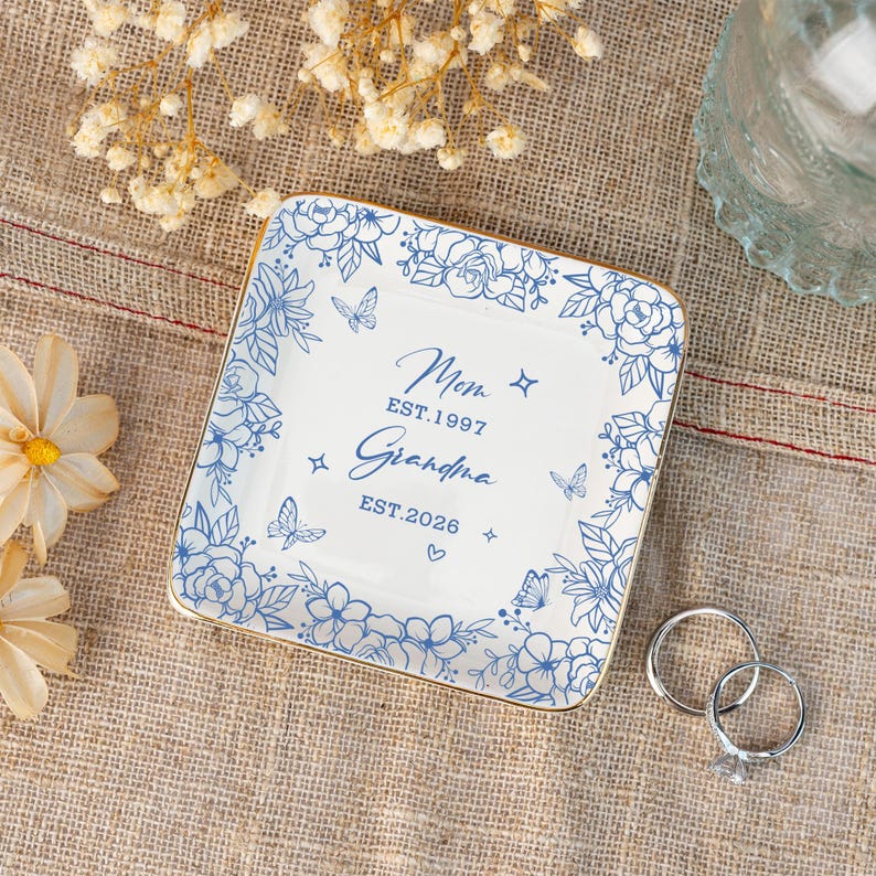 Custom Grandma to Be Ring Dish, First Time Grandma Jewelry Dish, Mothers Day Gift for Grandma, New Grandma Gifts,Grandma To Be Gifts