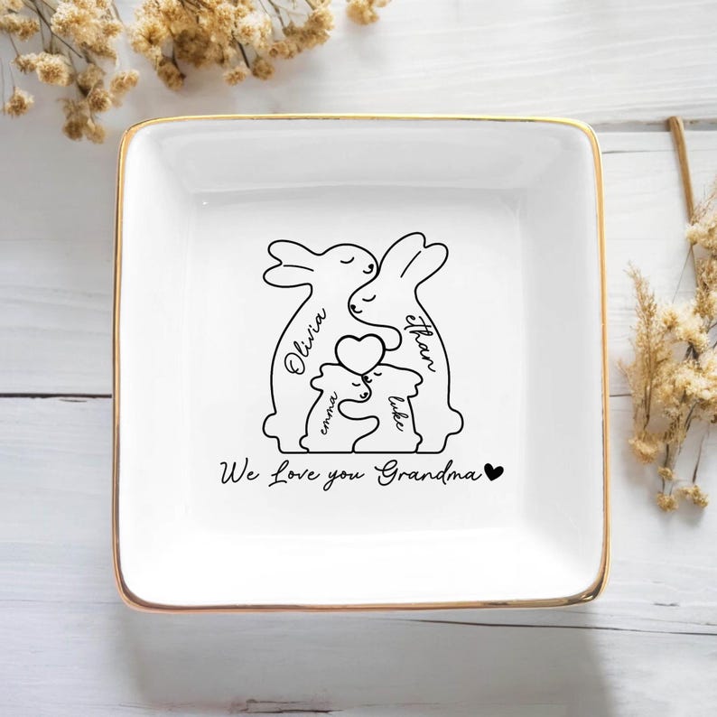 Personalized Bunny Family Jewelry Dish, Custom Ring Dish for Mom, Grandma Trinket Tray with Grandkids Names, Mother's Day Gift, Nana Gift