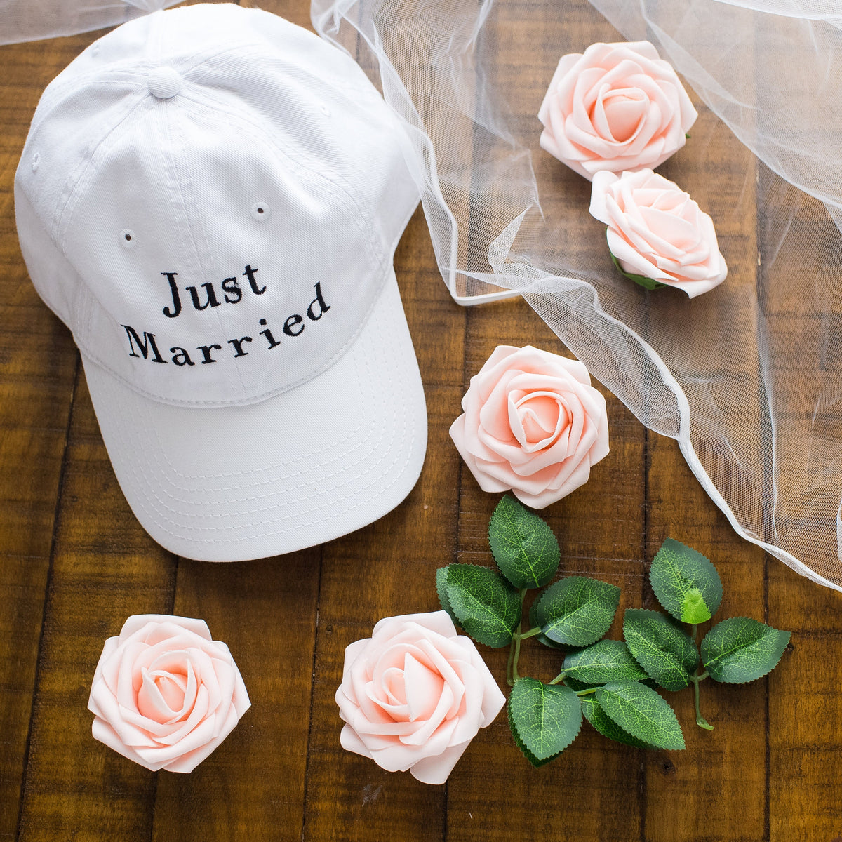 Just Married embroidered hat, Bride and Groom, Couples gift, Honeymoon gift, Wedding gift, Groom gift Bride gift, Mr and Mrs, Newlywed gift