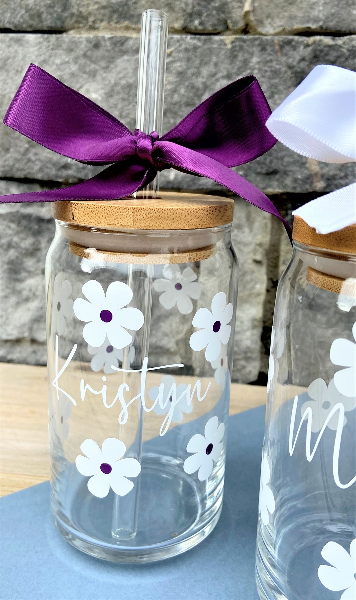 Daisy Glass Tumbler, Personalized Name Iced Coffee Cup, Iced Coffee Cup with Lid and Straw, Bridesmaid Gift, Coffee Mug, Iced Coffee Glass,