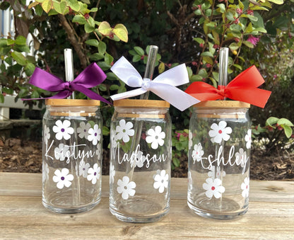Daisy Glass Tumbler, Personalized Name Iced Coffee Cup, Iced Coffee Cup with Lid and Straw, Bridesmaid Gift, Coffee Mug, Iced Coffee Glass,