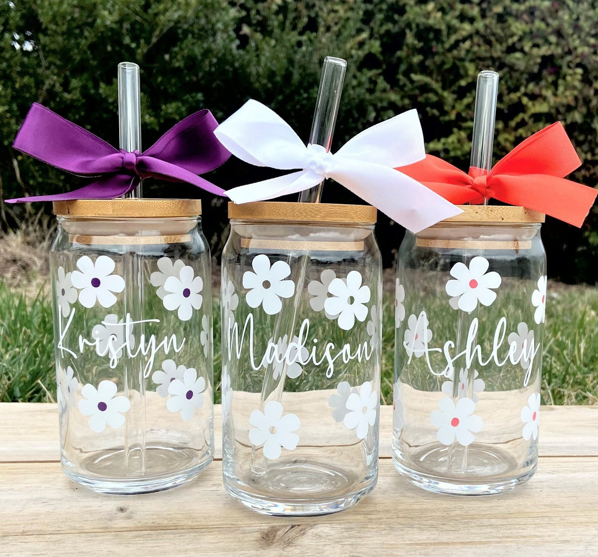 Daisy Glass Tumbler, Personalized Name Iced Coffee Cup, Iced Coffee Cup with Lid and Straw, Bridesmaid Gift, Coffee Mug, Iced Coffee Glass,