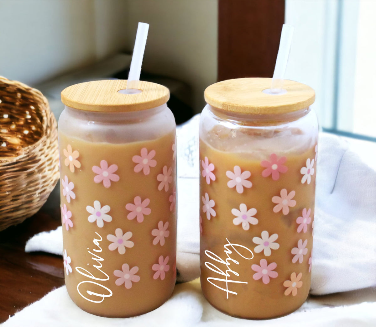 Glass Tumbler Personalized Flower Iced Coffee Cup with Name, Custom Glass with Lid and Straw, Personalized Gift Bridesmaid Gift Glass Cup