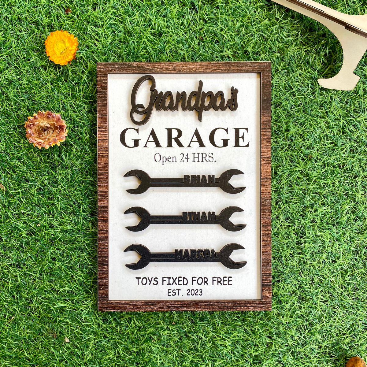 Personalized Grandpa's Garage with Kids Name Wooden Sign, Custom Garage Signs, Papa's Garage Wood Plaque, Workshop Sign, Father's Day Gift