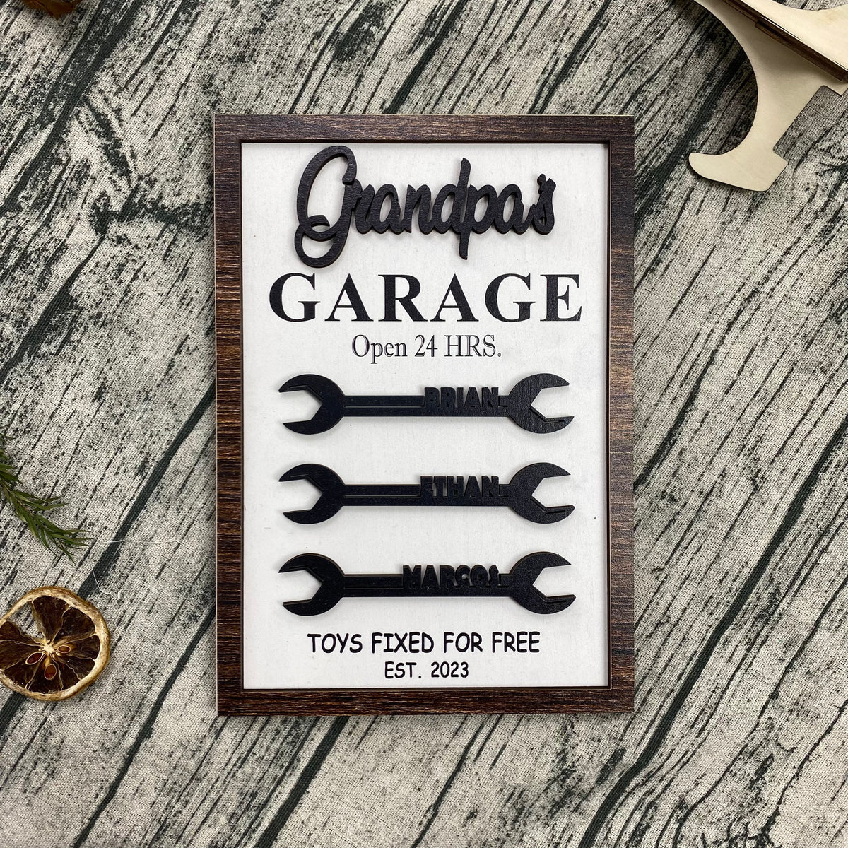 Personalized Grandpa's Garage with Kids Name Wooden Sign, Custom Garage Signs, Papa's Garage Wood Plaque, Workshop Sign, Father's Day Gift