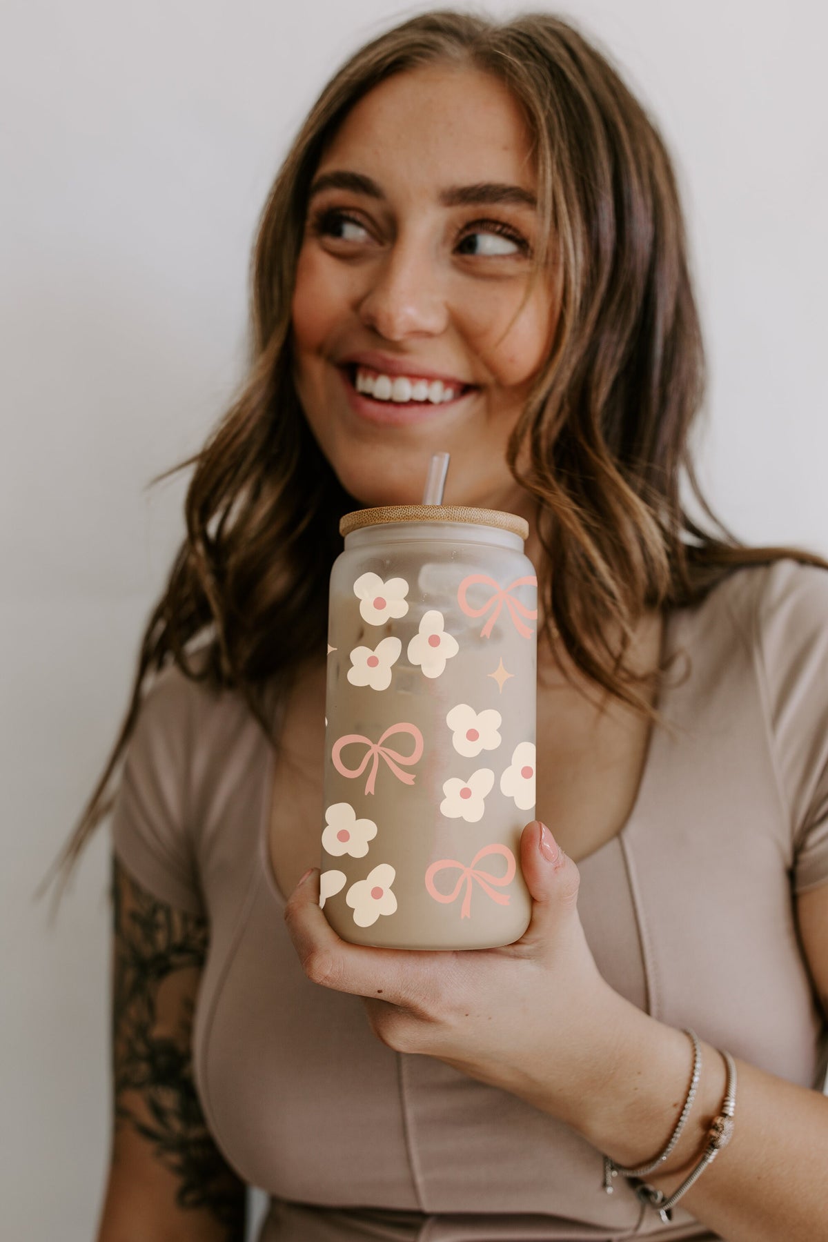 Glass Tumbler Personalized Flower Iced Coffee Cup with Name, Custom Glass with Lid and Straw, Personalized Gift Bridesmaid Gift Glass Cup