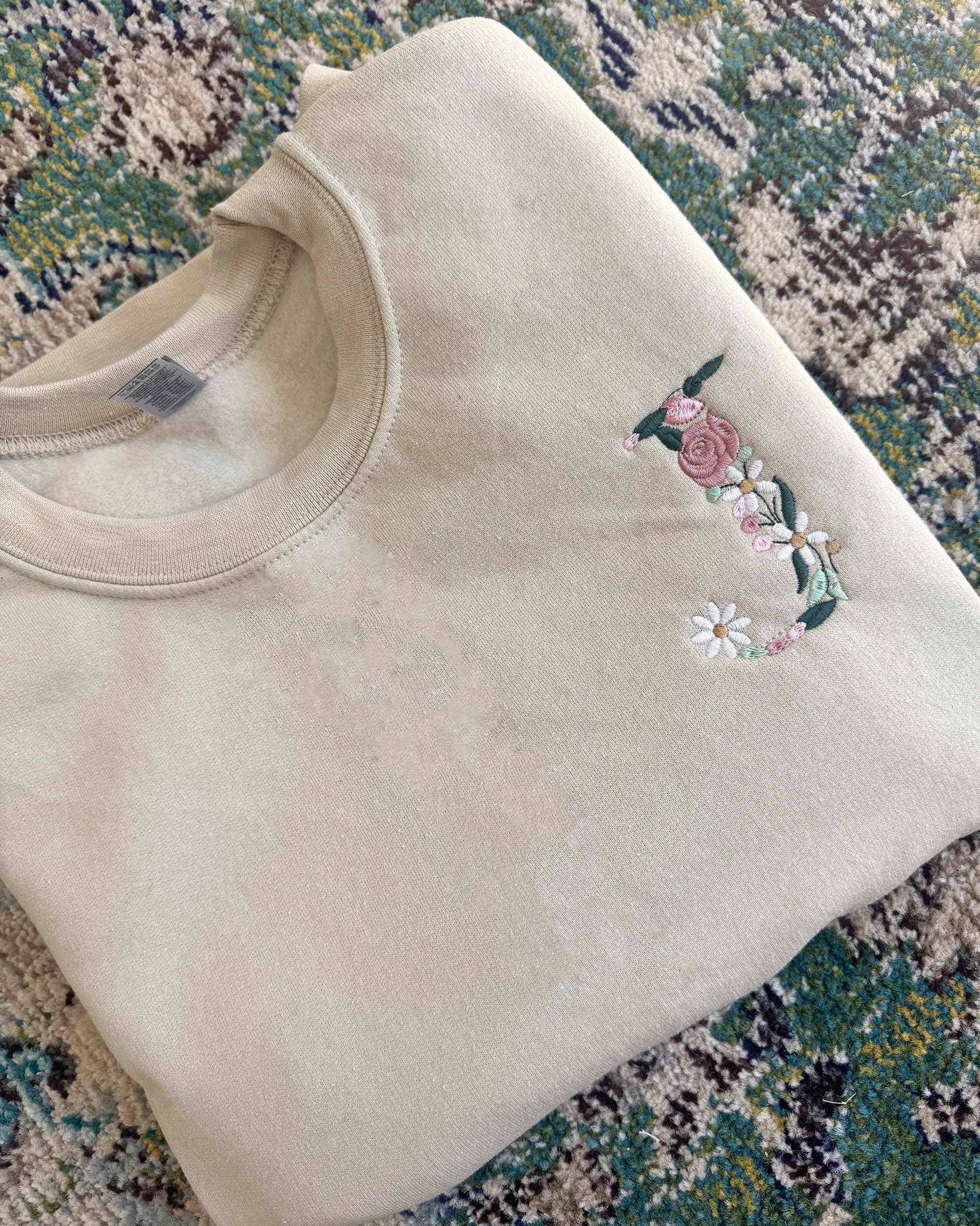 CUSTOM Initial Floral Embroidered Sweatshirt, Monogrammed Shirt, Crewneck Fall Vibes Flower Oversized Personalized Hoodie Embroidery Gift