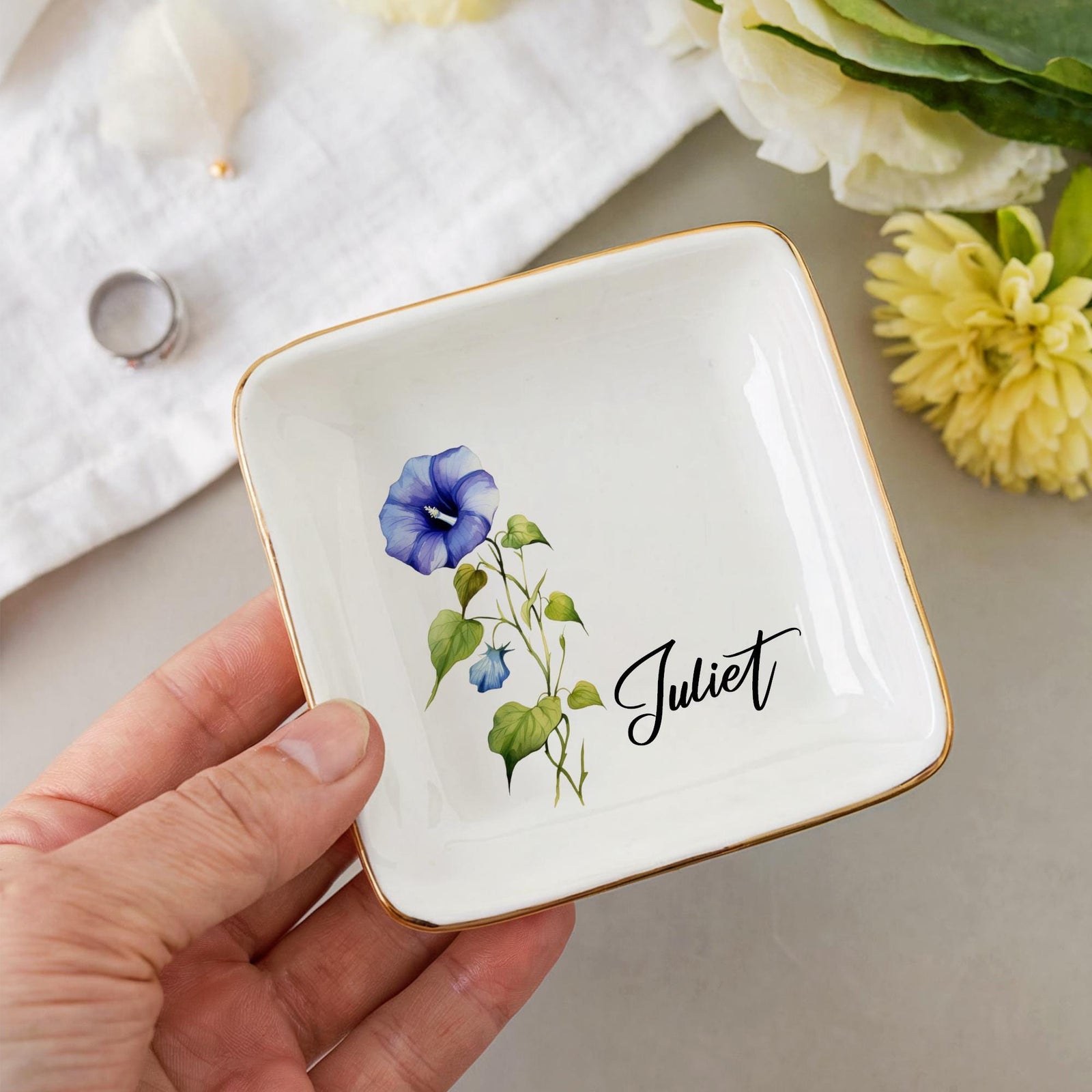 Custom Birth Flower Trinket Dish, Flower Ring Dish, Jewelry Dish Gift for Friend, Wedding Bridesmaid Gift, Birthflower Gift, Custom Birthday
