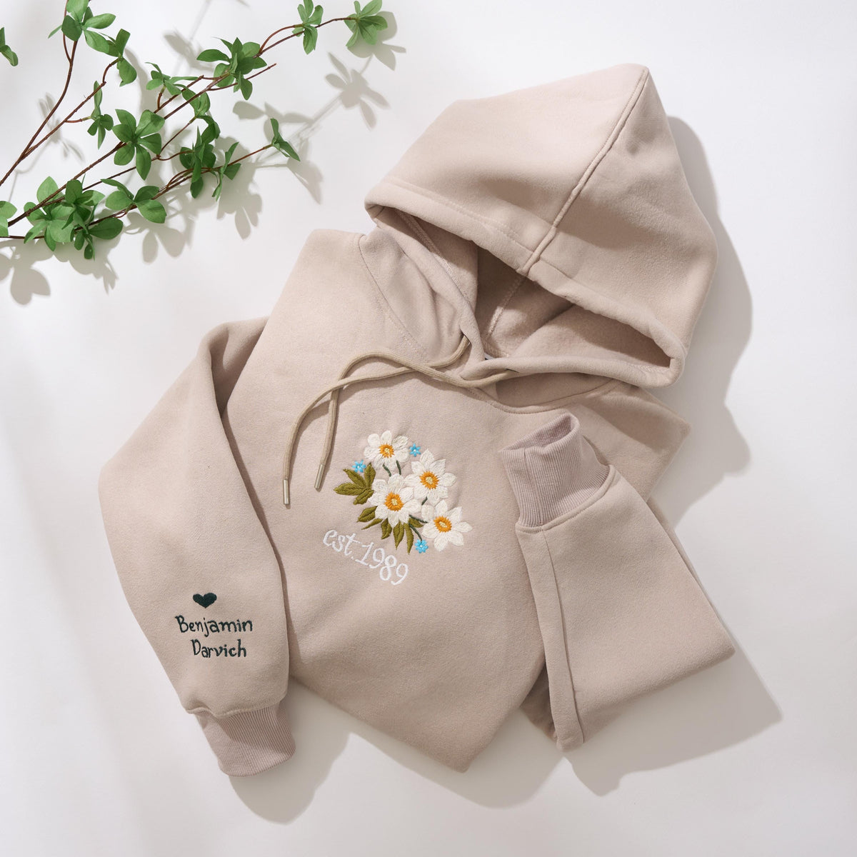 Personalized Hand-Embroidery Birth Month Flower Sweatshirt, Personalize Mom Gift, Mothers Day Gift, Custom Flowers Mom Shirt,Floral Mom Gift