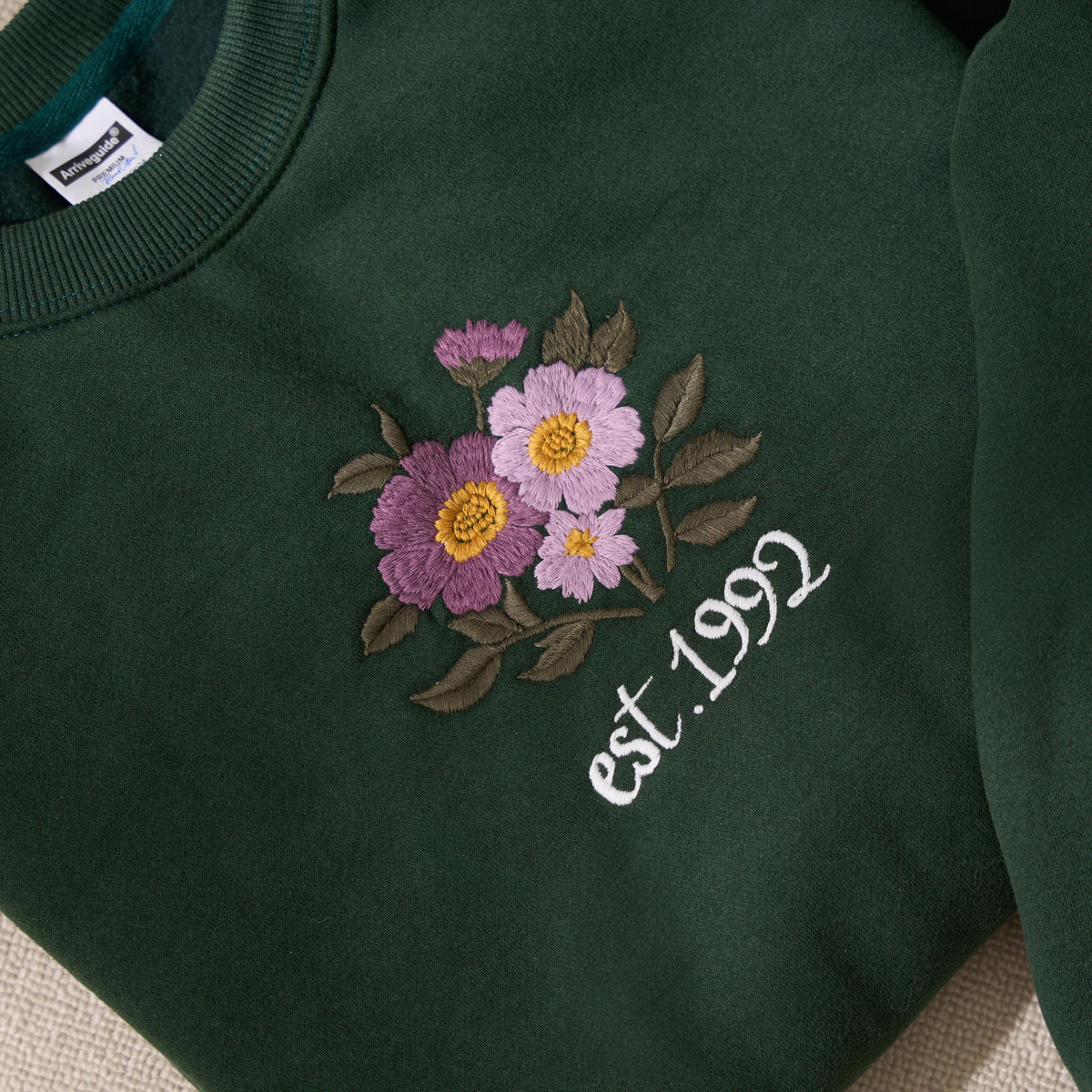 Personalized Hand-Embroidery Birth Month Flower Sweatshirt, Personalize Mom Gift, Mothers Day Gift, Custom Flowers Mom Shirt,Floral Mom Gift