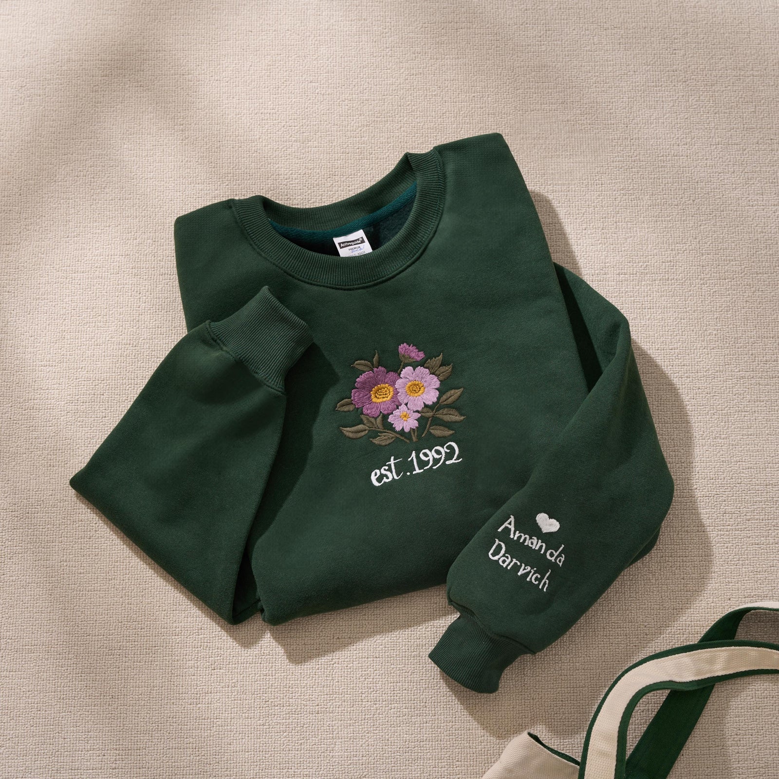 Personalized Hand-Embroidery Birth Month Flower Sweatshirt, Personalize Mom Gift, Mothers Day Gift, Custom Flowers Mom Shirt,Floral Mom Gift