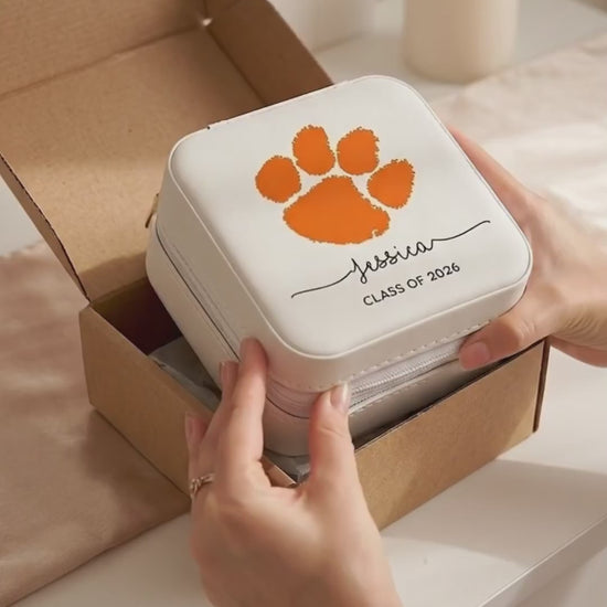 Personalized University Logo Jewelry Box - Graduation Gifts 2e1ba422-5f6f-499e-b42d-ded333997193-PSL1777342762485260-converted.mp4