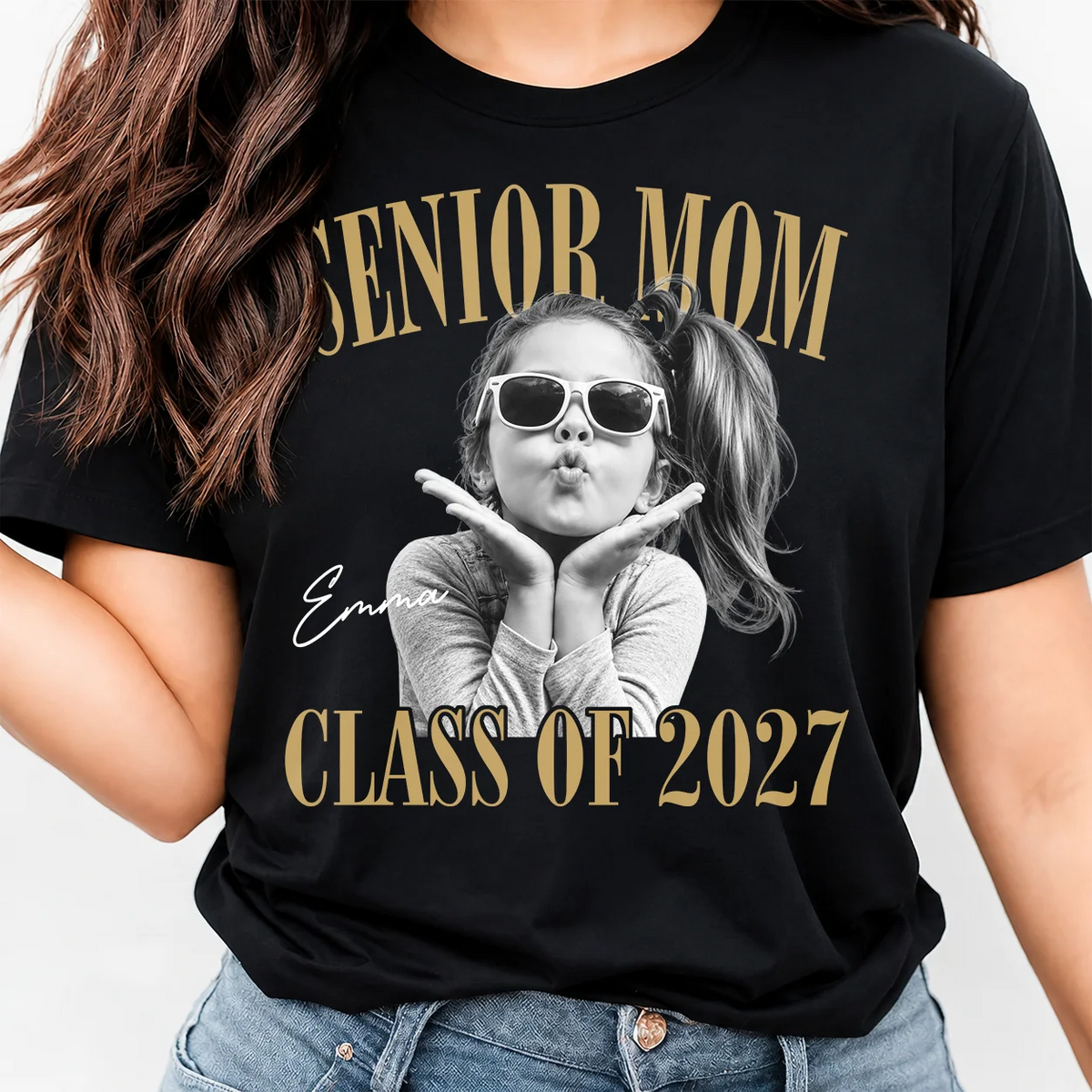 Custom Retro Senior Mom 2027 Dark Shirt - Personalized Class of 2027 Gift, Proud Family Gift